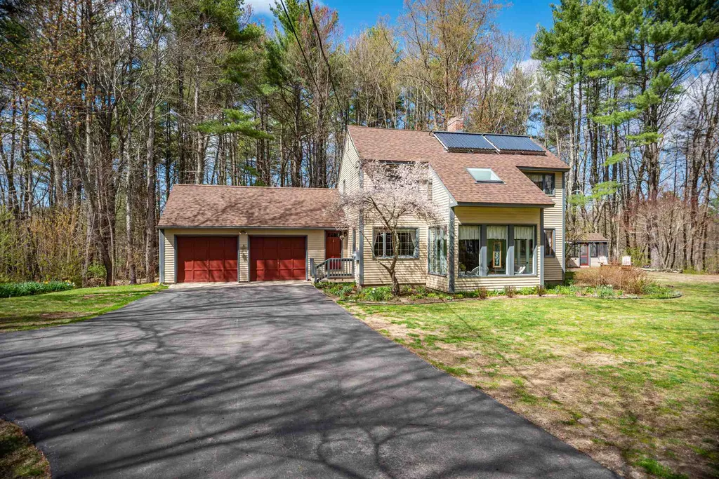 29 Moharimet Drive Madbury NH 03823
