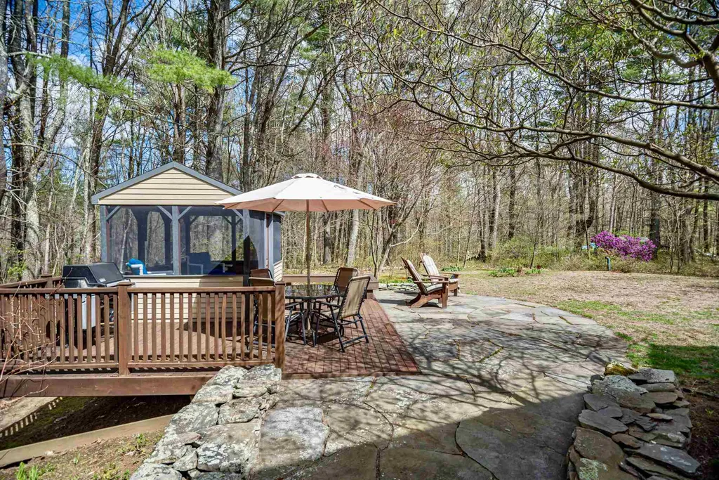 29 Moharimet Drive Madbury NH 03823
