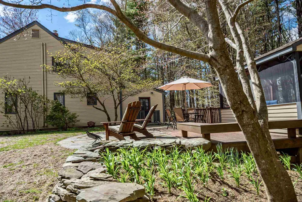 29 Moharimet Drive Madbury NH 03823