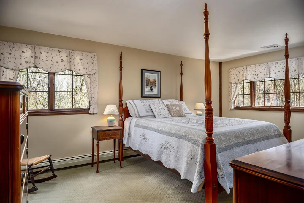 29 Moharimet Drive Madbury NH 03823