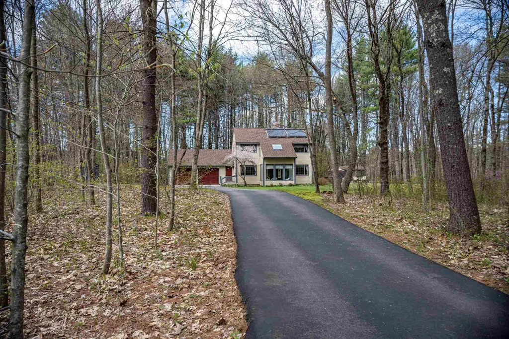 29 Moharimet Drive Madbury NH 03823