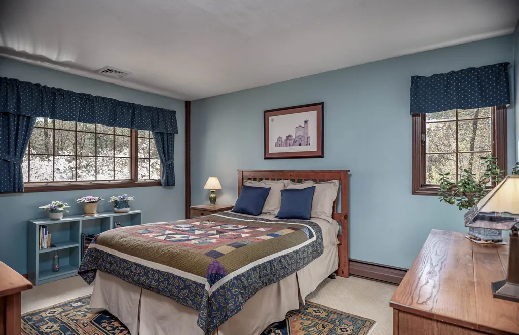 29 Moharimet Drive Madbury NH 03823