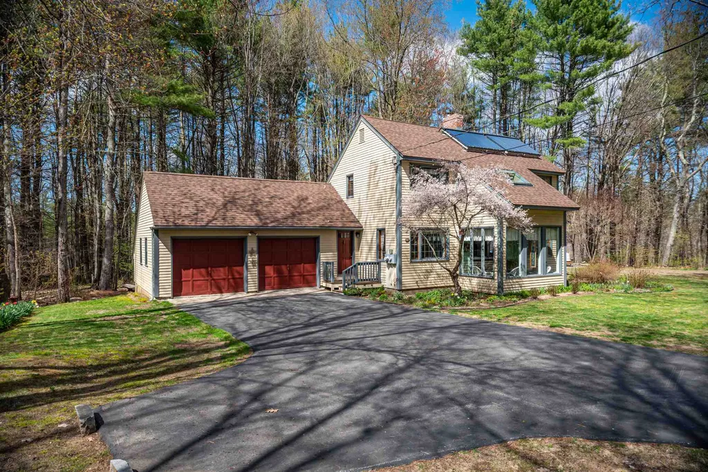 29 Moharimet Drive Madbury NH 03823