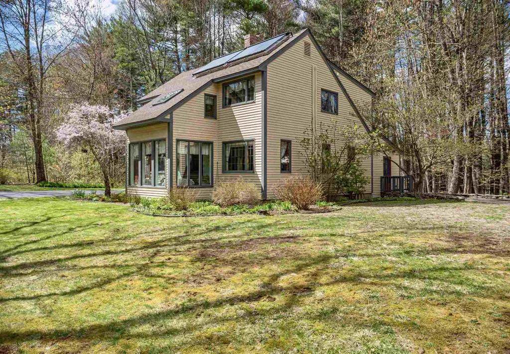 29 Moharimet Drive Madbury NH 03823