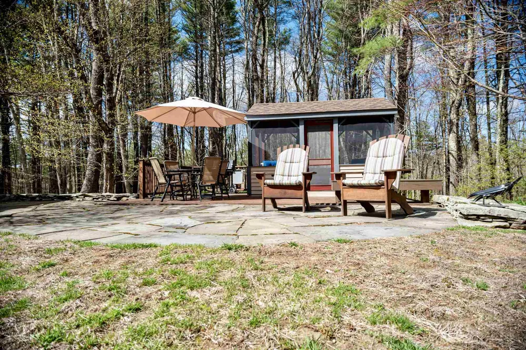 29 Moharimet Drive Madbury NH 03823