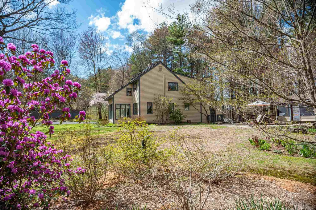 29 Moharimet Drive Madbury NH 03823