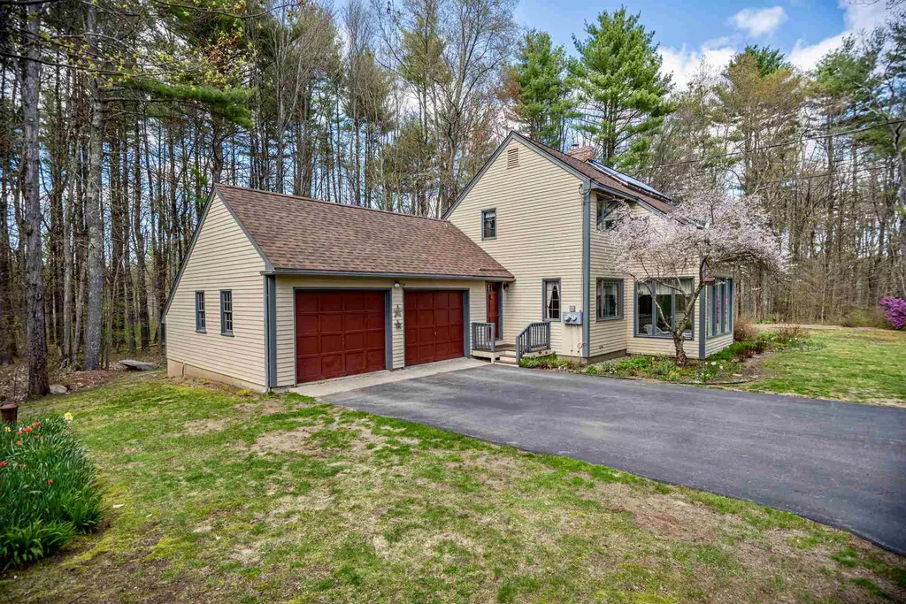 29 Moharimet Drive Madbury NH 03823