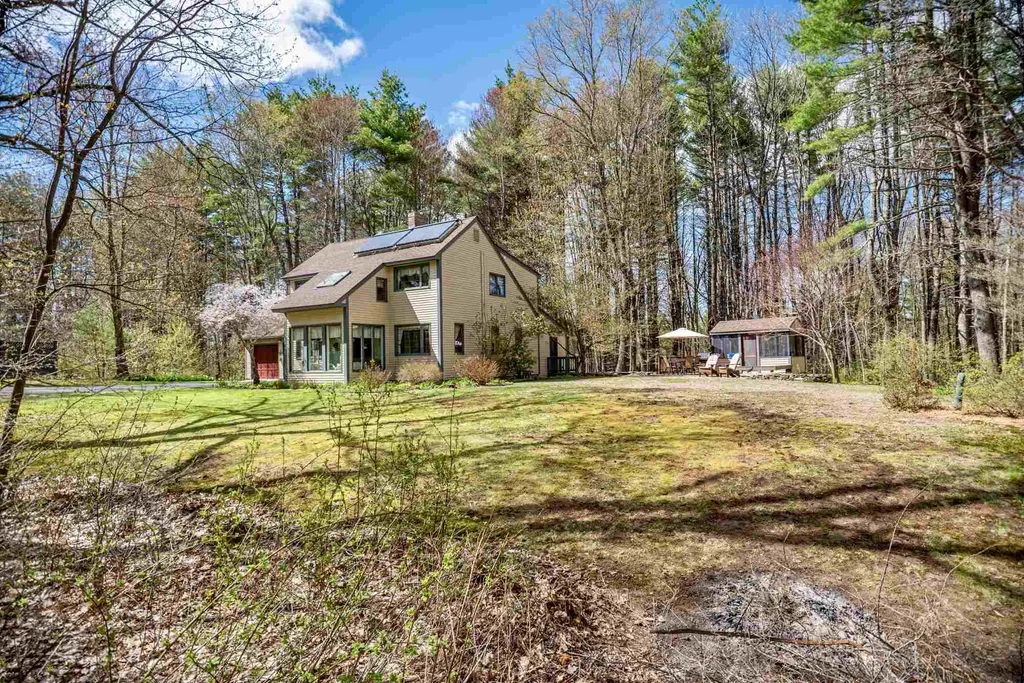 29 Moharimet Drive Madbury NH 03823