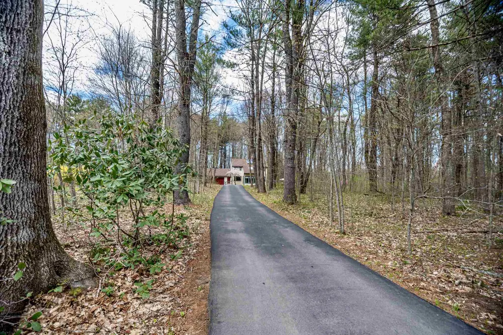 29 Moharimet Drive Madbury NH 03823