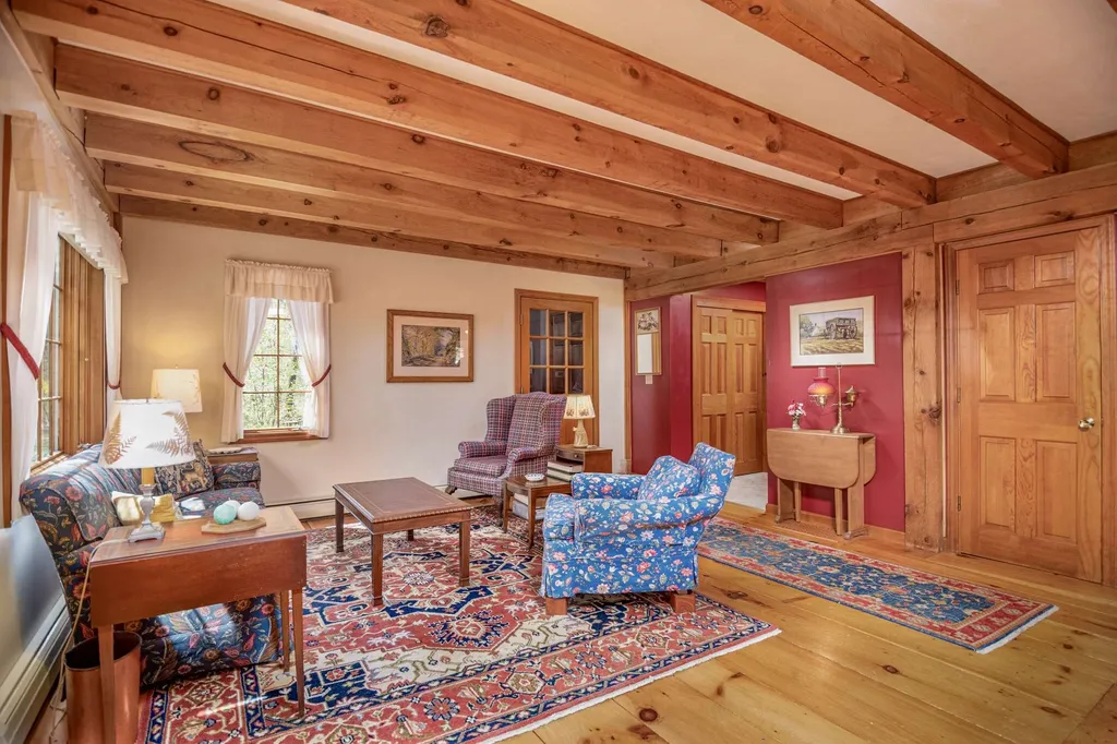 29 Moharimet Drive Madbury NH 03823