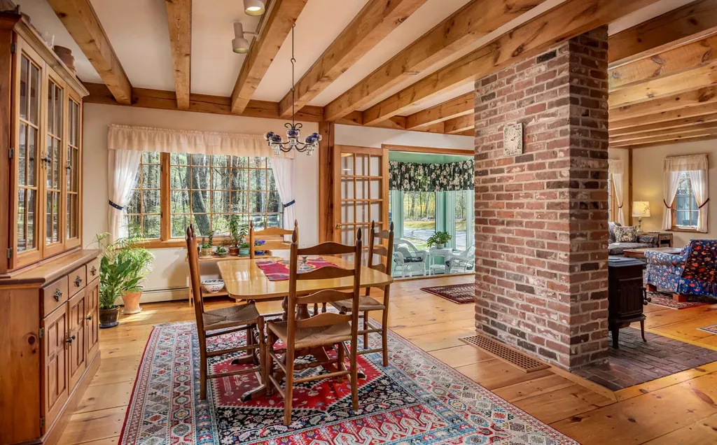 29 Moharimet Drive Madbury NH 03823