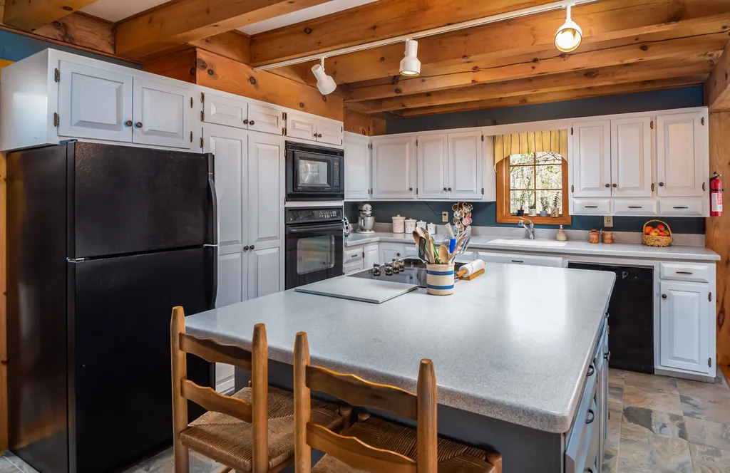 29 Moharimet Drive Madbury NH 03823