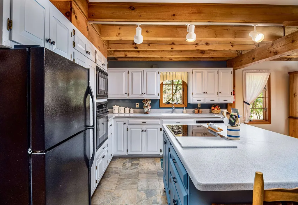 29 Moharimet Drive Madbury NH 03823