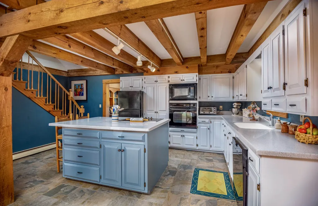 29 Moharimet Drive Madbury NH 03823