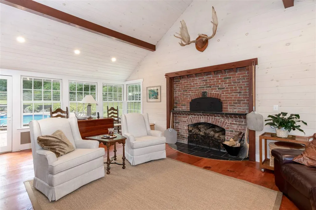 449 S Main Street Wolfeboro NH 03894