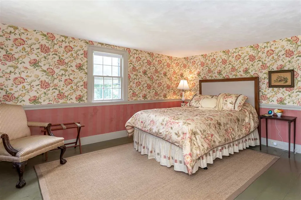 449 S Main Street Wolfeboro NH 03894
