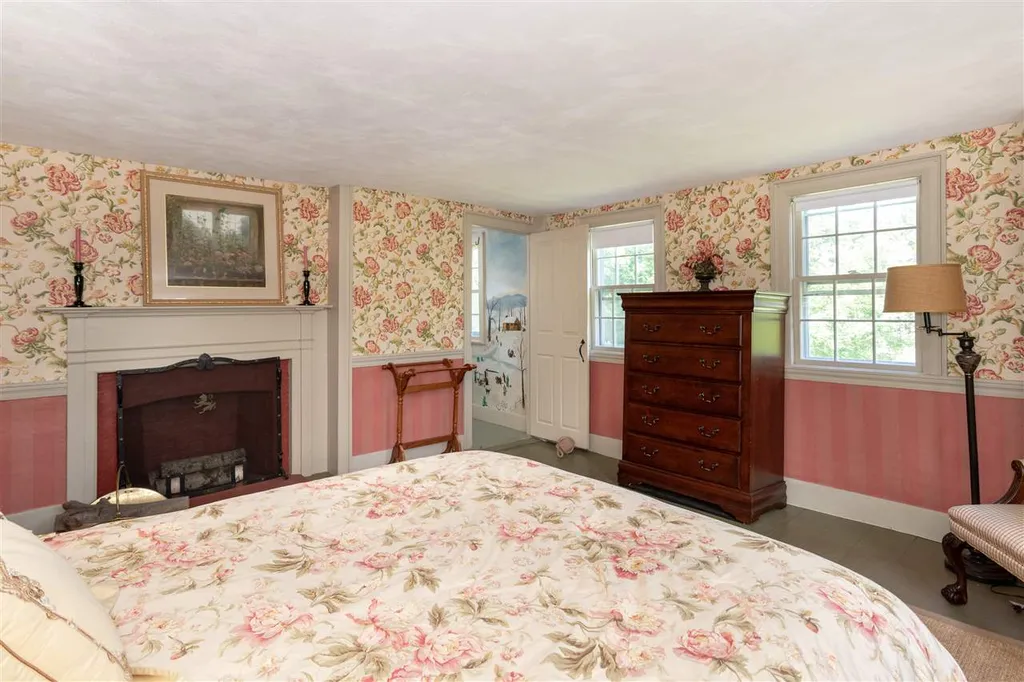 449 S Main Street Wolfeboro NH 03894