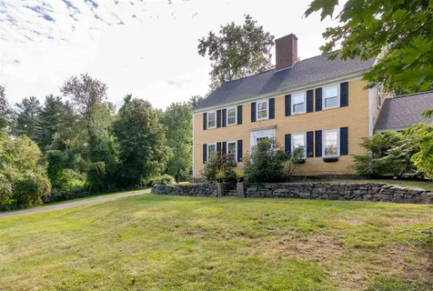 449 S Main Street Wolfeboro NH 03894