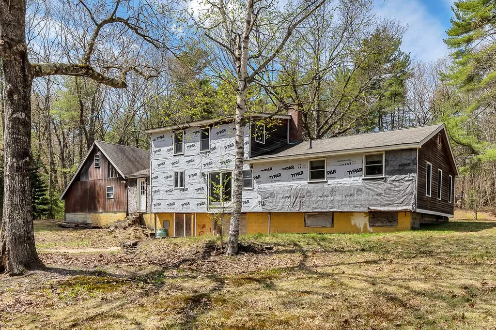 65 Fox Garrison Road Lee NH 03861