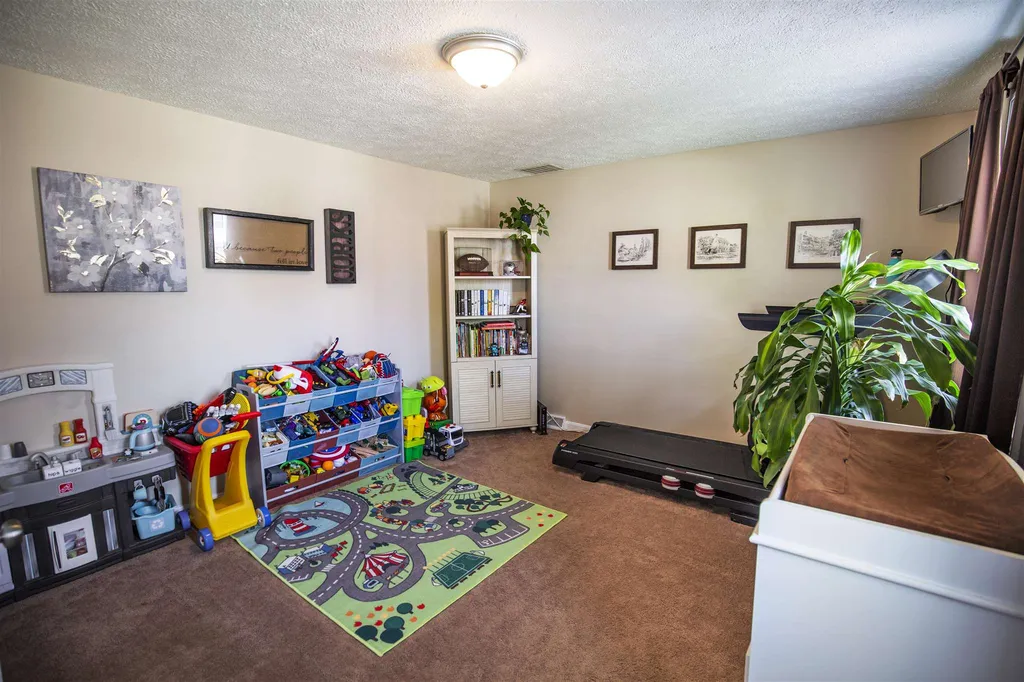 166 Hazelton Court Manchester NH 03103
