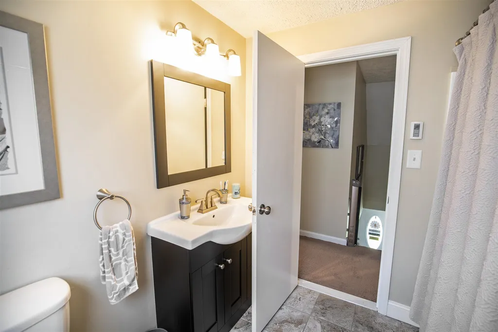 166 Hazelton Court Manchester NH 03103