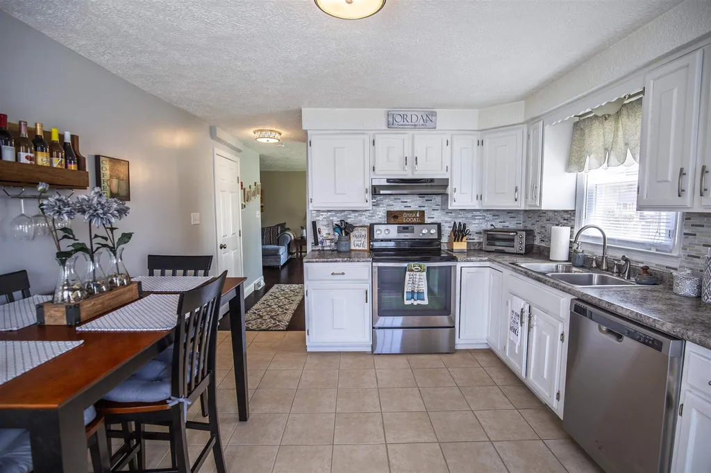166 Hazelton Court Manchester NH 03103