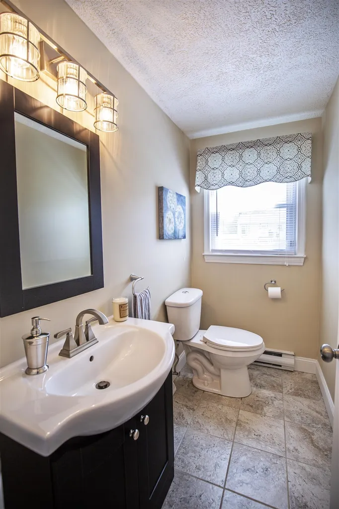 166 Hazelton Court Manchester NH 03103