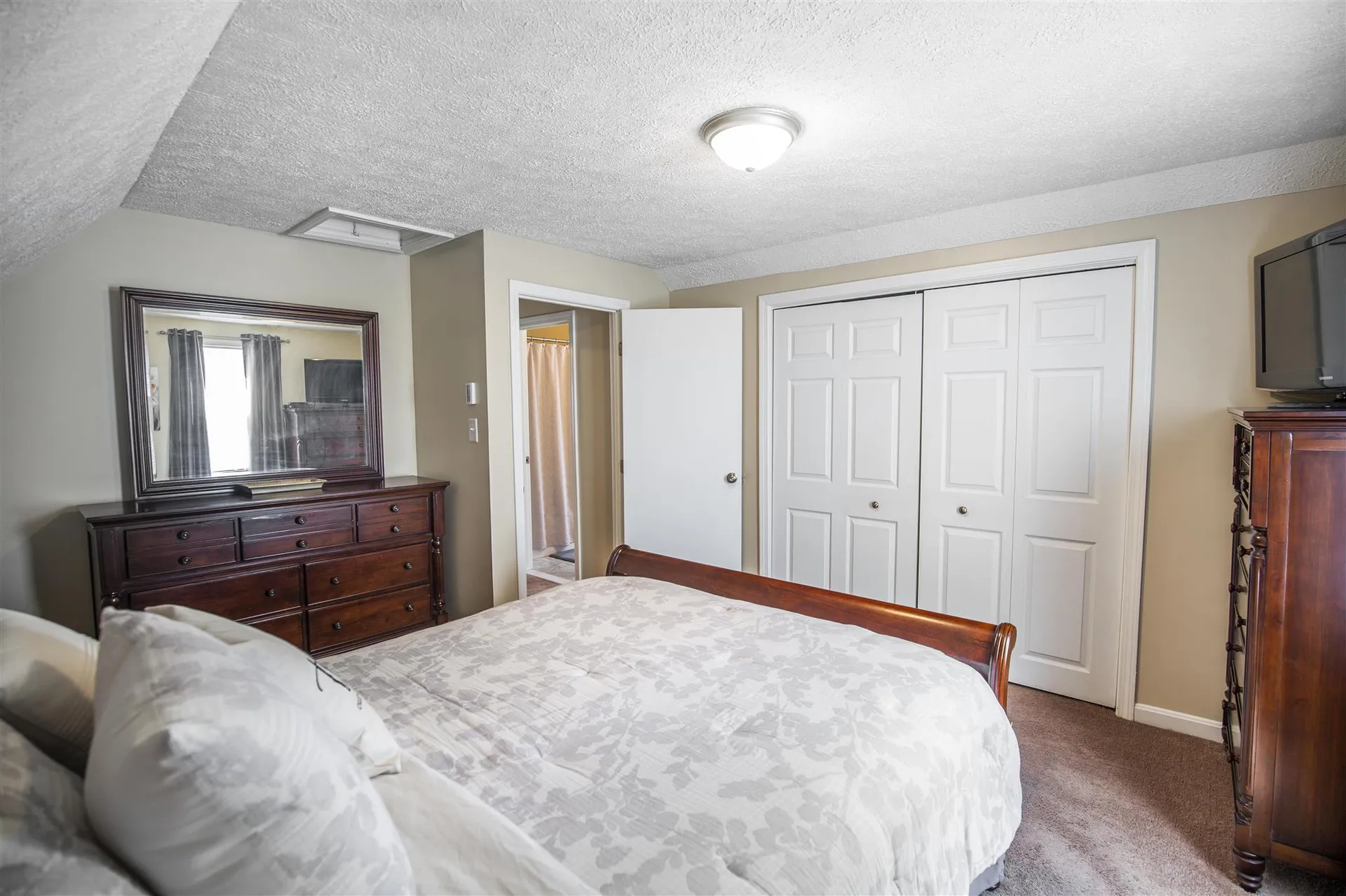 166 Hazelton Court Manchester NH 03103