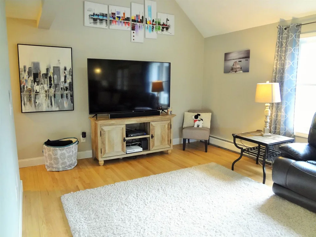 2 Barnes Drive Stratham NH 03885