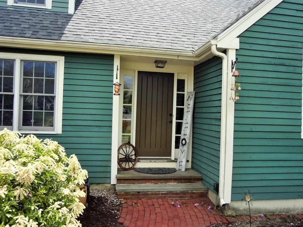 2 Barnes Drive Stratham NH 03885