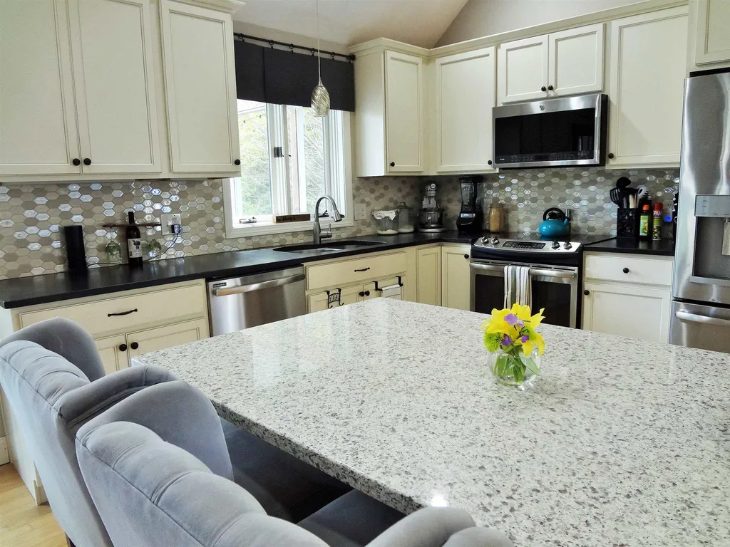 2 Barnes Drive Stratham NH 03885