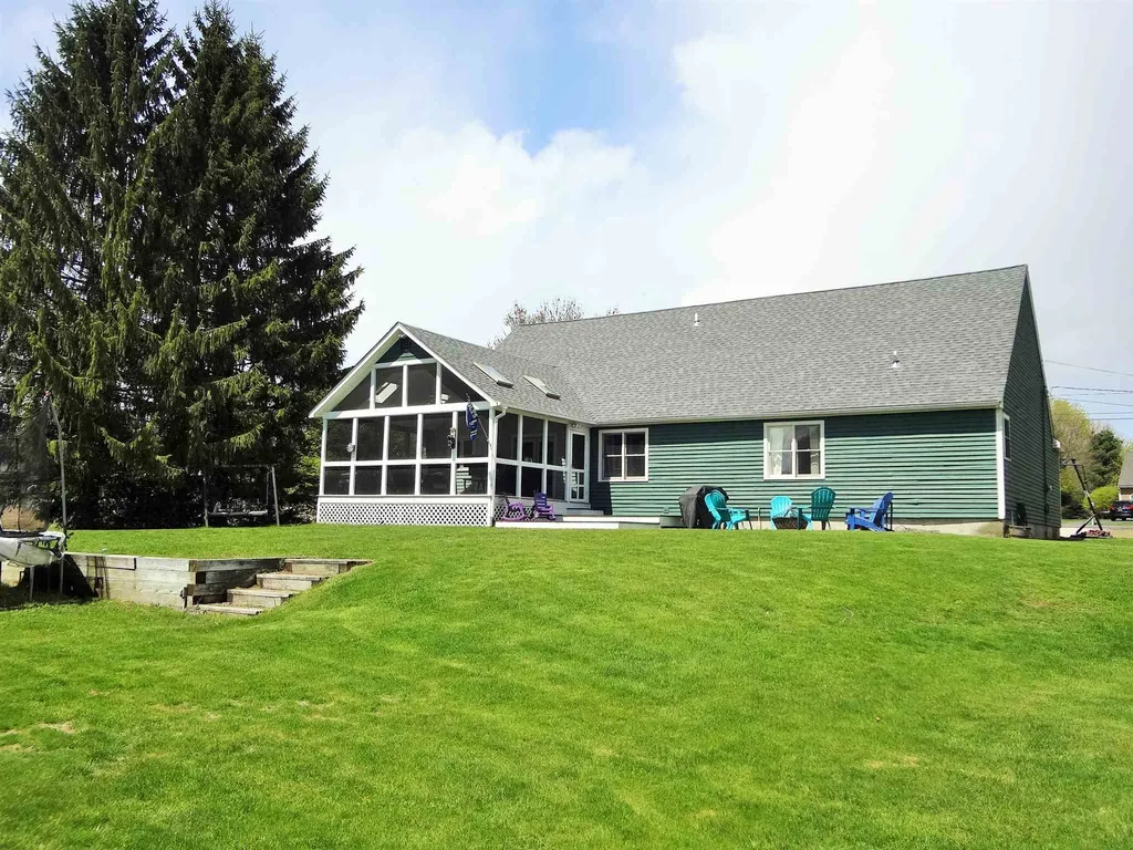 2 Barnes Drive Stratham NH 03885