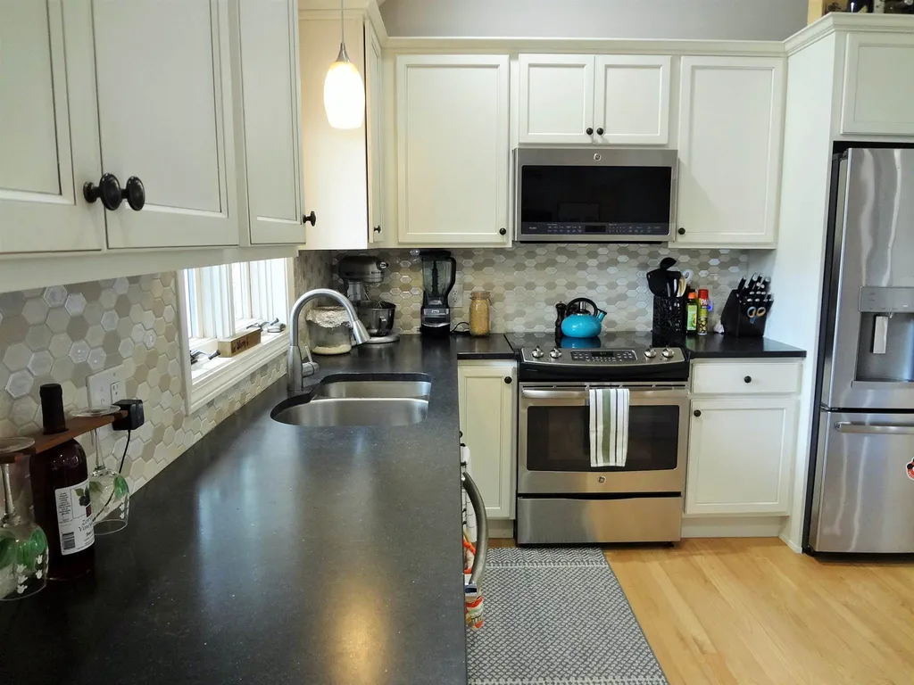 2 Barnes Drive Stratham NH 03885
