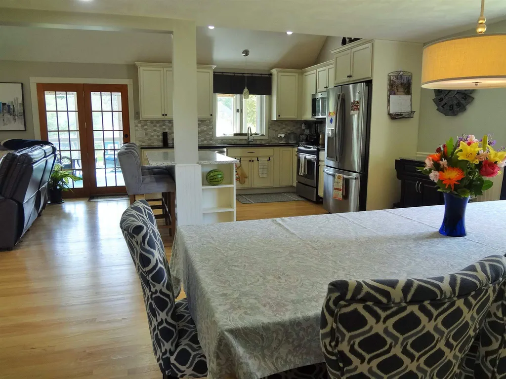 2 Barnes Drive Stratham NH 03885