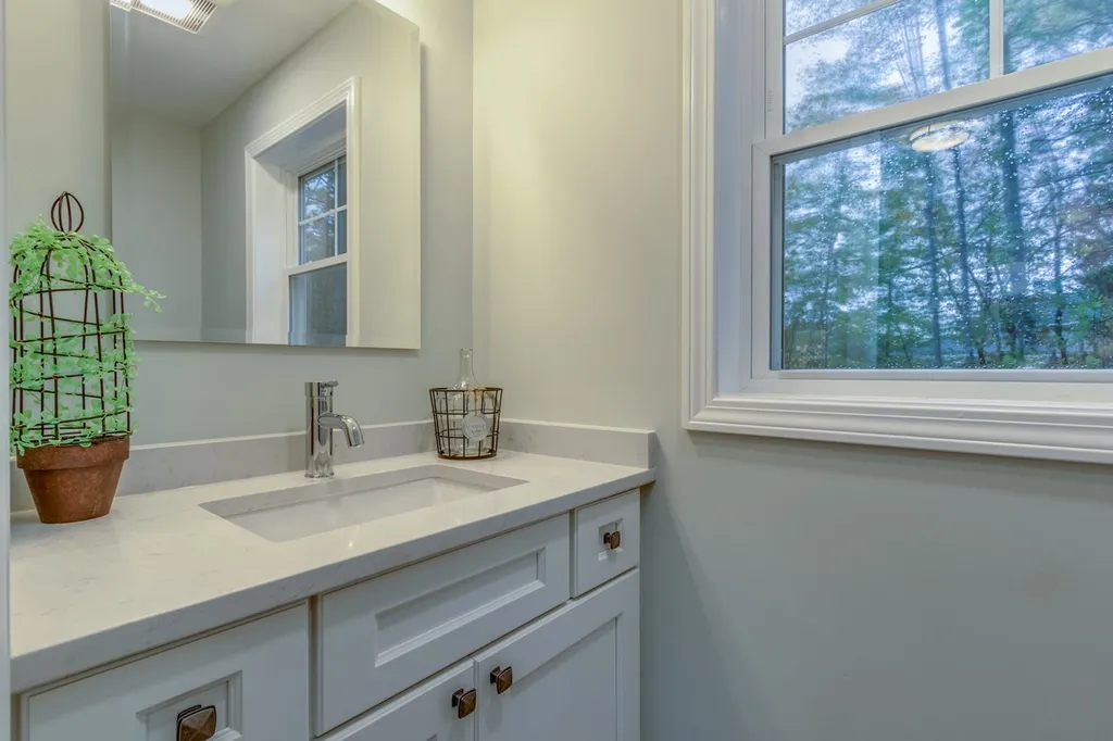 232 Knollwood Way Manchester NH 03102