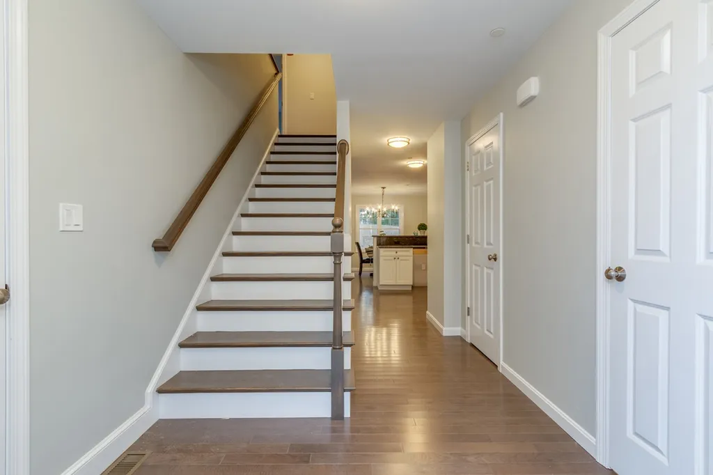 232 Knollwood Way Manchester NH 03102