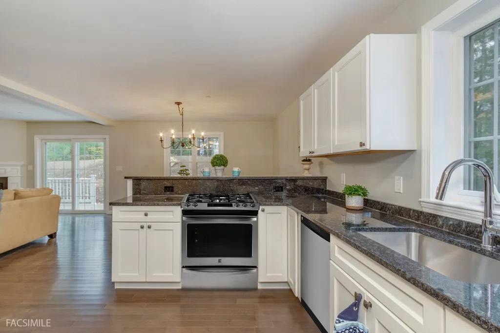 232 Knollwood Way Manchester NH 03102