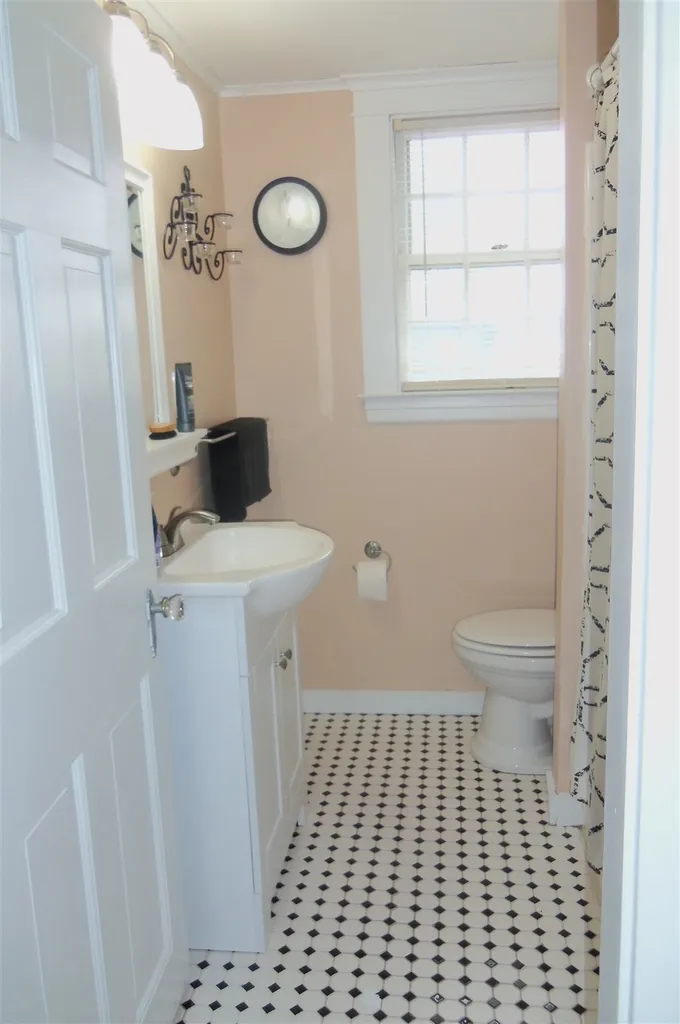 12 Linden Street Rochester NH 03867