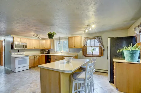 35 Melody Lane Hillsborough NH 03244