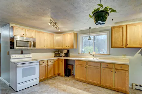 35 Melody Lane Hillsborough NH 03244