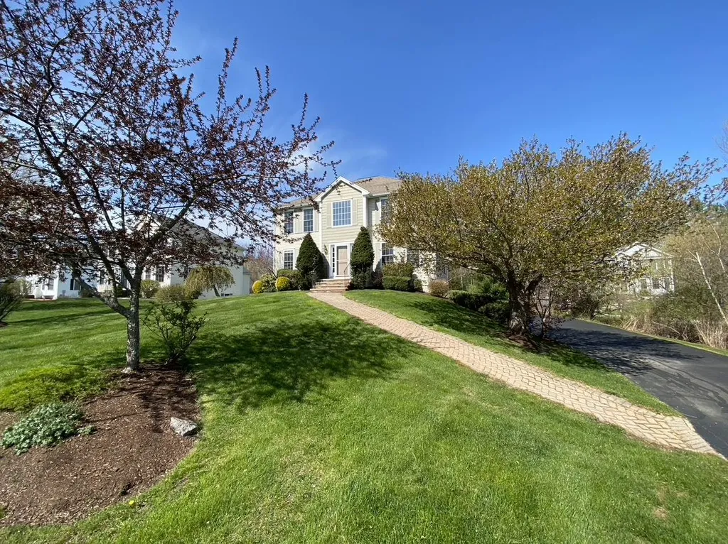 28 Ezras Way Dover NH 03820