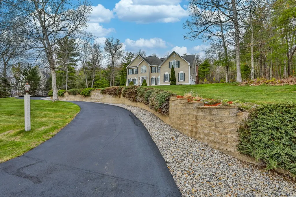 34 Cedar Crest Lane Auburn NH 03032