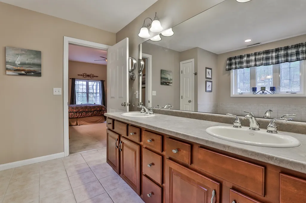34 Cedar Crest Lane Auburn NH 03032