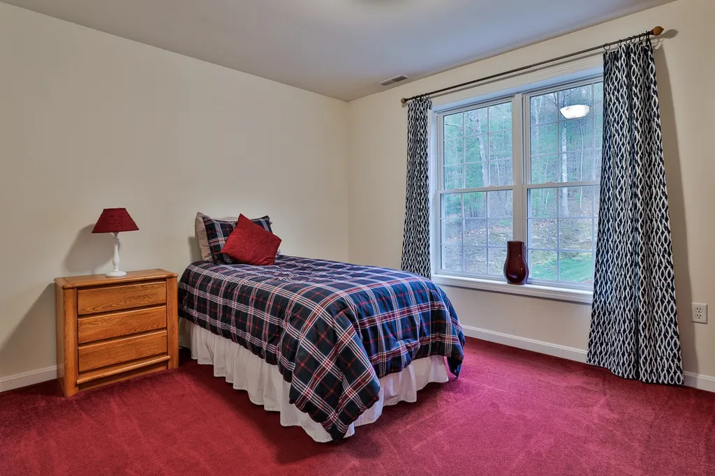 34 Cedar Crest Lane Auburn NH 03032