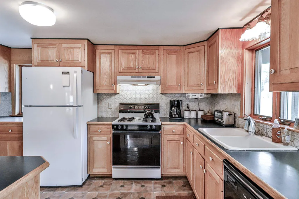 31 Palmer Road Chester VT 05143