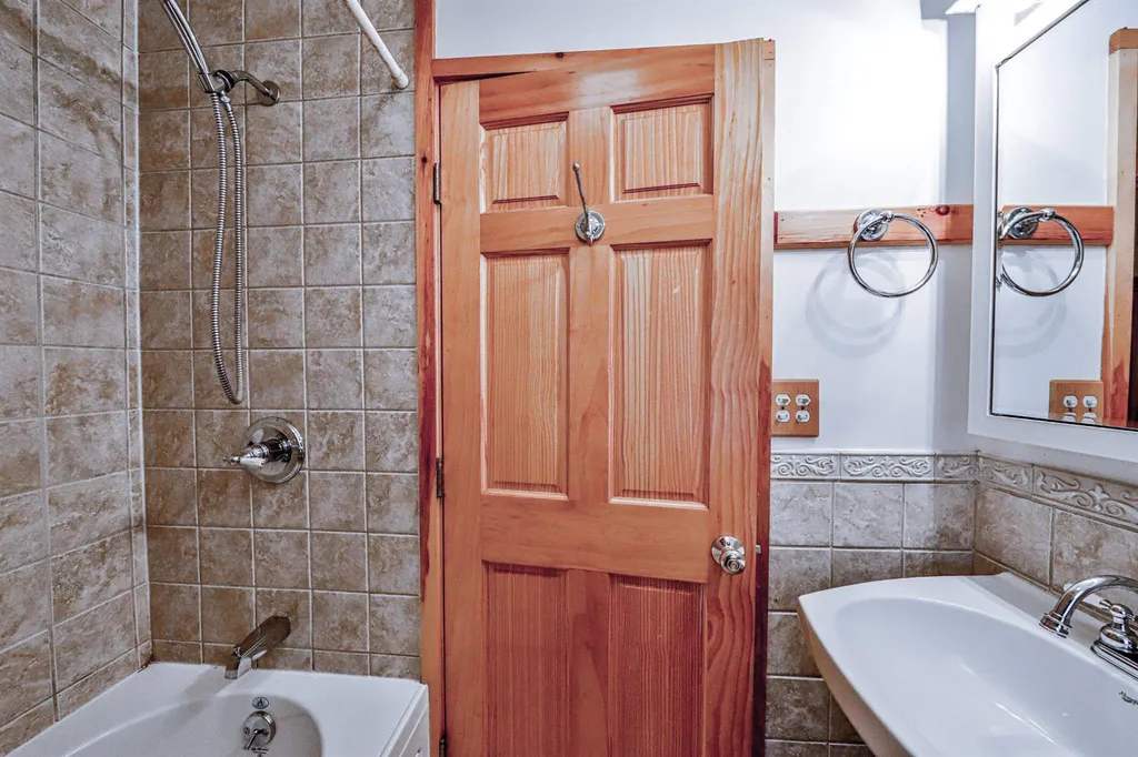 31 Palmer Road Chester VT 05143