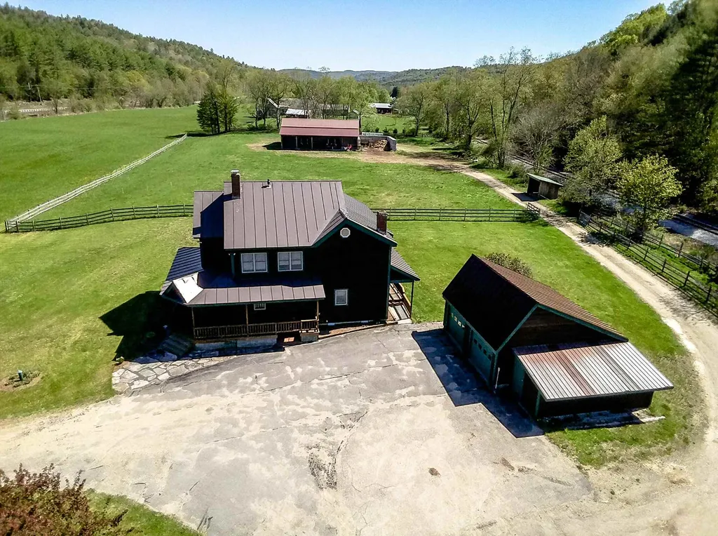 31 Palmer Road Chester VT 05143