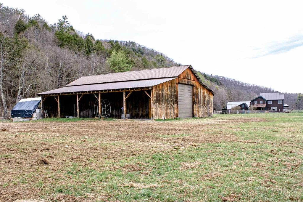 31 Palmer Road Chester VT 05143