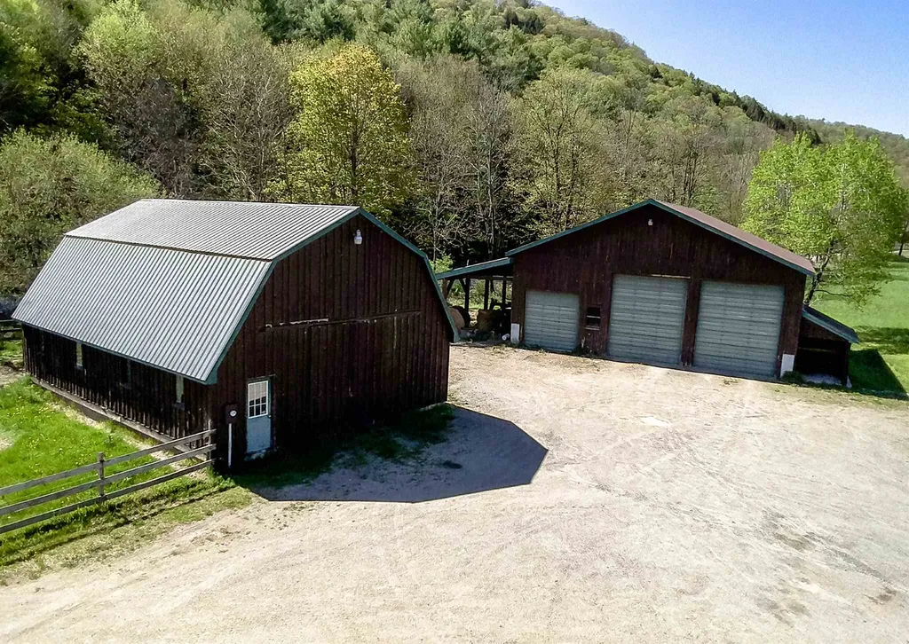 31 Palmer Road Chester VT 05143