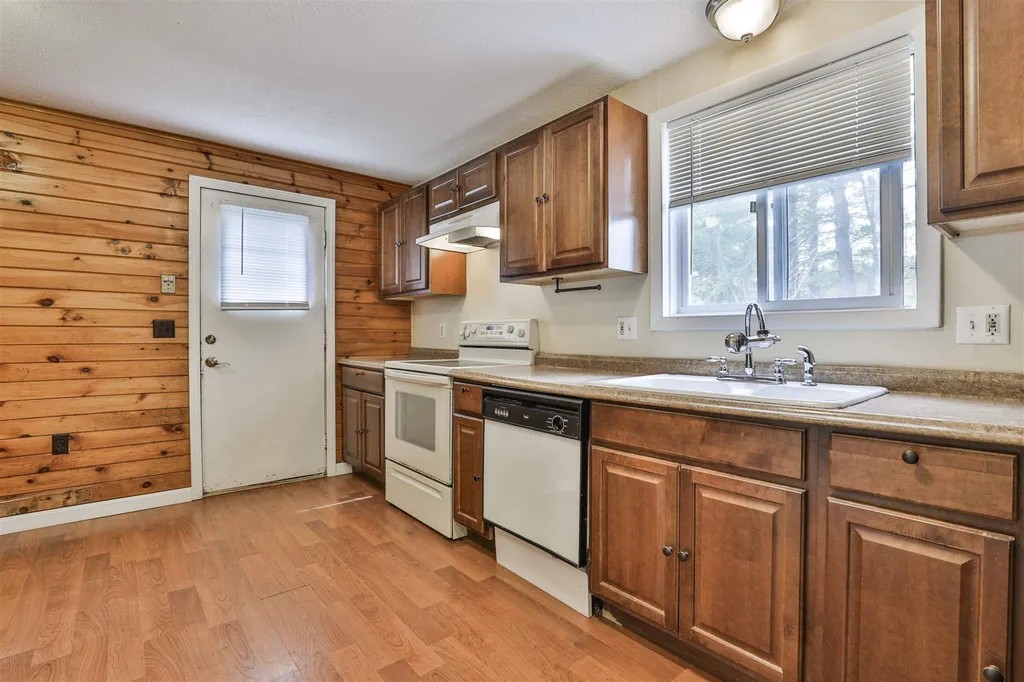 89 English Range Road Derry NH 03038